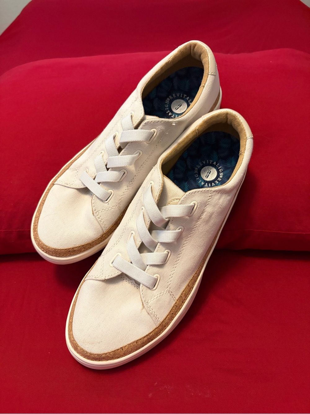 Women’s Revitalign White Canvas Sneakers NWOT